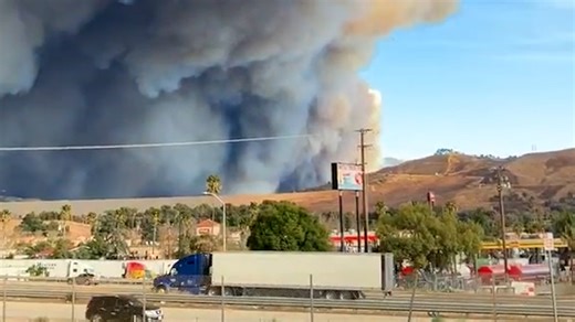 Massive plumes of smoke engulf town north of Los Angeles as Hughes Fire spreads
