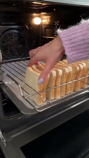 Chleb w ruszcie piekarnika. Idealne tosty dla gości 🍞