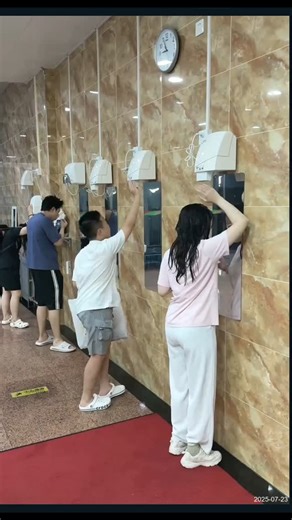 Happy China life | Hilarious! Who came up with this hair dryer at the swimming class? 😂 #funny #swim #dryer | Instagram