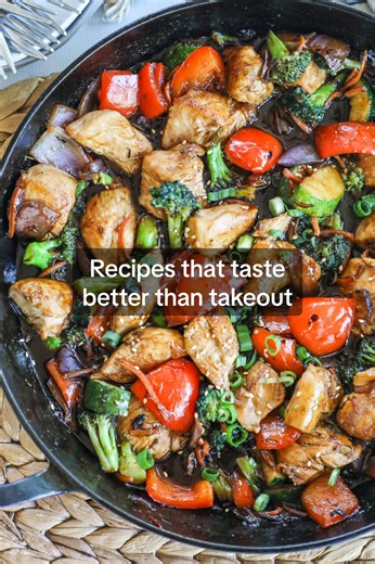 Takeout prices lately feel personal! So instead, these are the dinner I’m making that are faster than delivery, cheaper than the app, and honestly taste better too! Full restaurant vibes, zero service fees, and less wait time. Save this for the next time someone says, “Should we just order out?” 1️⃣ https://easyfamilyrecipes.com/steak-fried-rice/, https://easyfamilyrecipes.com/chicken-fritta-with-garlic-cream-sauce/, https://easyfamilyrecipes.com/crock-pot-pork-carnitas/, https://easyfamilyrecip