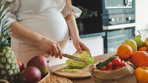 Pregnant women should go plant-based, new study says