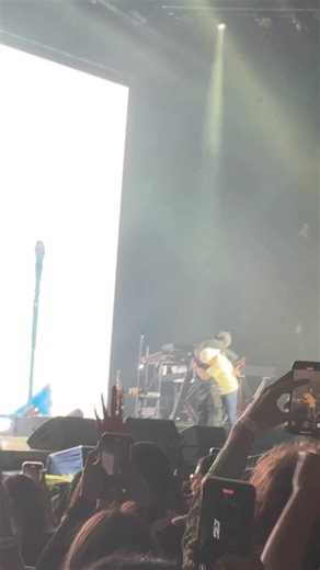 Llegó la hora de la nostalgia con Niña Bonita y @dannocean invita a Chino & Nacho para cantarla! | Conciertos Colombia