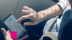 Pianificazione dei tuoi percorsi in base all'autonomia dell'auto (l’itinerario viene aggiornato in tempo reale in base all’utilizzo). Funzionalità di geo-localizzazione e pagamento dallo schermo connesso della tua auto. Pagamento di tutti i tuoi consumi dalla tua app o dal touch screen della tua auto. Possibilità di tenere traccia dei tuoi consumi e di gestire il tuo budget. Localizzazione delle colonnine di ricarica compatibili e disponibili (accesso a più di 130.000 stazioni). Scopri i vantagg