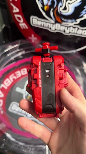 Today, I’m going to teach you the simplest way to use a string launcher. #beyblade #beybladeburst #beybladex #beyblades #beyblademetalfusion