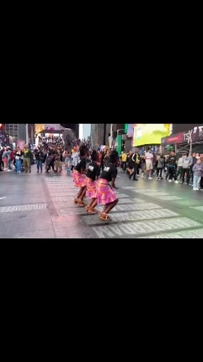 35 reactions | Awassa, Traditional bushinengue dance performed at the Dance Africa Festival in New York.   Awassa dance is a dance where the dancers traditionally tell a story with their gestures or embellish the story that is being song. Credit: @radio_peyi Follow @afropolitainmagazine for more posts like this. #afropolitain #afropolitainmagazine #blackexcellence #africaday #guyane | Afropolitain Magazine | Facebook
