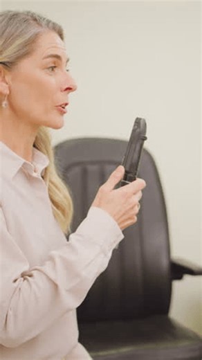 clip-3986397309-consultation-optometry-man-vision-test-light-tools