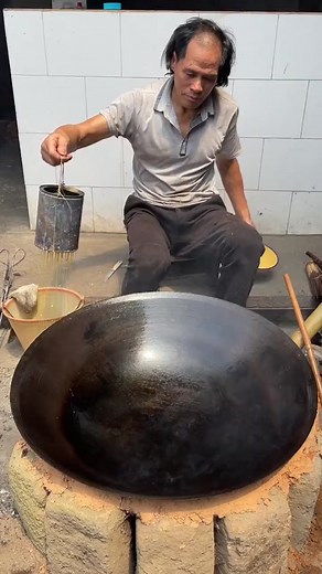 Making moon cakes for Mid Autumn Festival, handmade moon cakes#rural#delicacy#cooking