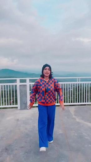 Creative Outdoor Poses for Stunning Photography