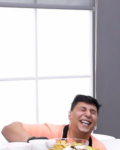 102K views · 1K reactions | لورنس بأغرب وصفة .. وفواز "عقله طار " بعد ما ذاقها ! 勞 | Telescope - تلسكوب | Facebook