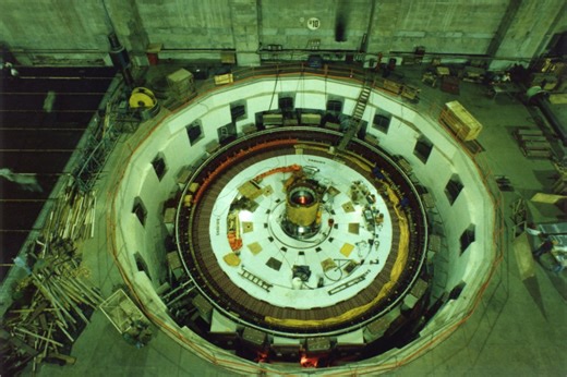 O rotor do gerador de Itaipu, uma peça de 1.760 toneladas que gira a mais de 90 RPM para gerar energia para milhões de brasileiros