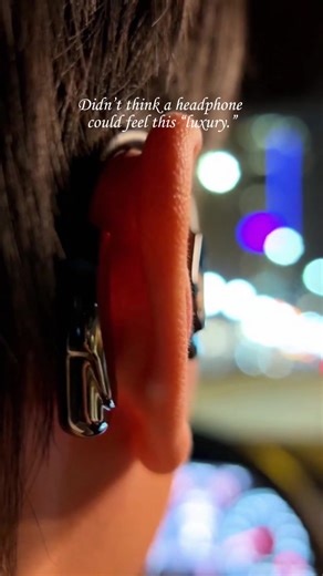 Luxury Sound in Your Ears! Lamborghini Official Earbuds 🚗✨ Hubcap Design, Over-Ear Hook—No More Dropping! 6H Play, 21H Total Power, Bluetooth Control 🎶