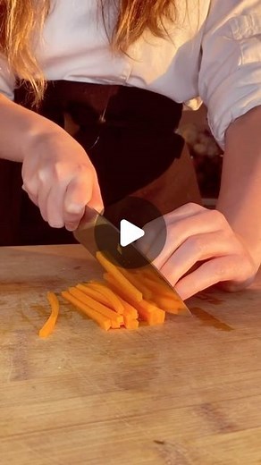 Poppy O’Toole on Instagram: "How to baton your carrots... because carrot circles can be boring all the time 😉🥕 #carrot #knifeskills #masterclass #howto"
