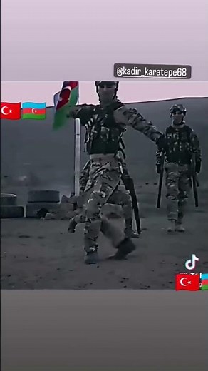 Azerbaycan askerleri Kafkas dansı yaparken. #shorts #baku