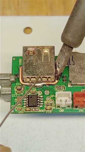 Ordinary way remove USB por tuse solid copper wire