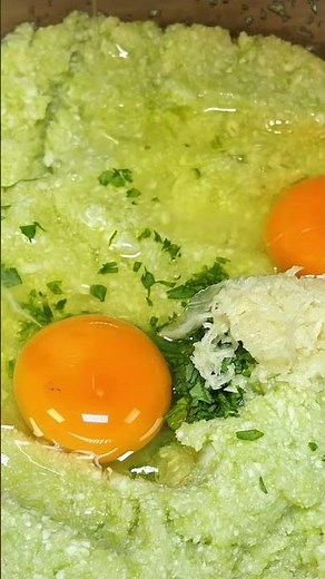 2 Zucchini + 2 Eggs! Crispy Light Dinner for Weight Loss #shorts