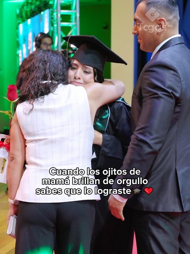 Sus ojitos llorosos dicen lo que las palabras no pueden: lo logramos juntas 🥹❤️ #graduacion #URP #universidadricardopalmaa #veterinaria #veterinarios #veterinarian #Graduación #esfuerzo #ceremoniadegraduacion #momentoesperados #universitario #graduación2024 #togas #birrete #equipotogasservice #fiesta #celebracion #egresados2025 #lolograsteamor #familia #peru #celebraciónfamiliar #egresados #lologré #conmovedor #momentoconmovedor #mamá #hija #llorar #diploma #madreehiija #historias #fyp #histori