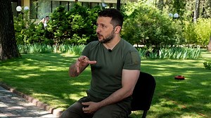 La respuesta del presidente de #Rusia, Vladimir Putin, a la rebelión armada del grupo #Wagner fue “débil” y el mandatario ruso está perdiendo el control de su propio pueblo, dijo a CNN Volodymyr Zelensky. Más sobre esta entrevista exclusiva: https://cnn.it/3NA5Q9i | CNN en Español