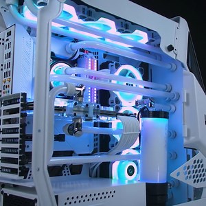 This PC looks like it was sent back from the future!😍😍 Designs By IFR | UNILAD Tech