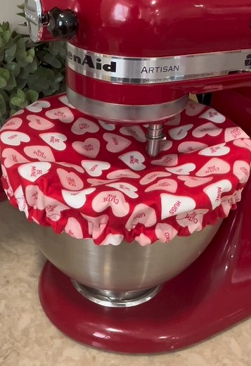 Sewing a Valentine's Day KitchenAid Bowl Cover
