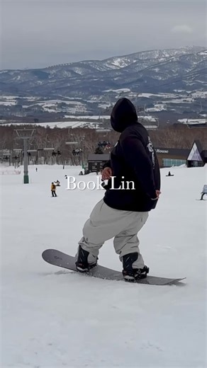 ライダー：Book Lin @Booklin.tw 使用ボード：CROOJA Snowboards 生年月日：1988年2月24日 35歲 身長：178cm 体重：85kg スタンス幅：56cm アングル：6/-6 活動エリア：台灣、中國、日本 出身：台灣新竹市 ボード歴：9年 (2016-2025) ライダースポンサー: TOGETH1R Lab LATEPROJECT SPECIAL GUEST CROOJA SNOWSLXT ＝＝＝＝＝＝＝＝＝＝＝＝＝＝＝＝＝＝＝＝＝ ●レイトプロジェクト協賛メーカー FNTC NORTHWAVE DRAKE YOROI DICE NOVEMBER SNOWMATERIAL OC STYLE blp Heaven skateboard WATERBORNE W.S.P. PINK ELEPHANT 有限会社北海道ウォール キロロ テトカレー レストラン太郎 JAPANPAINT株式会社 ●レイトプロジェクト協賛メーカー インスタアカウント @fntc_snowboard @northwave_drake_japan @yoroiofficial 