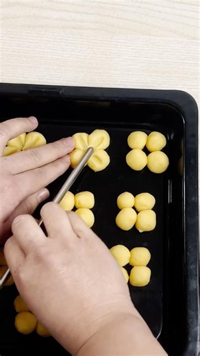 Watch This Bloom 🌸 Lemon Cookie Hack