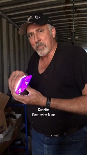 Kunzite-Oceanview Mine - California. Just a video to appreciate a very rare premium quality kunzite from the Oceanview Mine in California. Video 🎥 credit @dalanhargrave #FineMinerals #CrystalCollectors #MineralSpecimen #RareCrystals #fineminerals #mineralspecimen #crystalcollection #mineralsforsale #crystalhealing #crystaladdict #crystalcollectors #gemsandminerals #minerals #crystals #usa #tucson #tucsongemshow #denvergemshow #denver #mineralscollector #mineralscollectors #geology #geologyrocks
