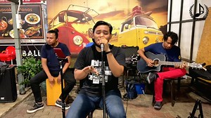 Penyanyi baru kami....hehhee layan.. | Darulaman Buskers