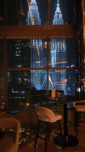 I didn't expect Kuala Lumpur to be THIS good 🇲🇾 Malaysia travel vlog... (food, views, culture)