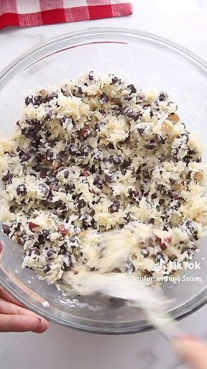 Easy 4-Ingredient Almond Joy Cookies Recipe