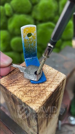 Use a wrench to install an angle bracket#DIYTip #HandyTools #HomeFix 🔧📐🛠️