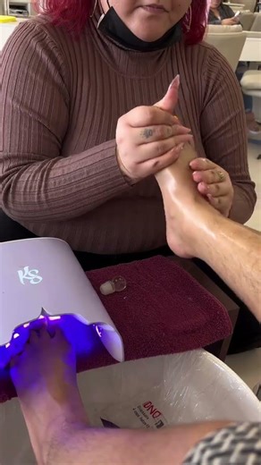 Just a woman & her nail salon 💅🏽✨