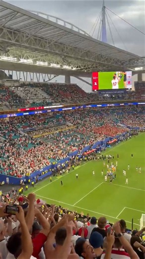England Fans Sing HEY JUDE After Jude Bellingham's Heroics vs Norway 2-1 #fifaworldcup