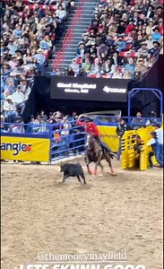 Under the bright lights of Las Vegas, Stetson Wright — the world’s number one — delivered a flawless performance in Round 1 of the 2025 NFR. #NFR #NFR2025 | 𝘿𝙪𝙨𝙩 & 𝙎𝙥𝙪𝙧𝙨