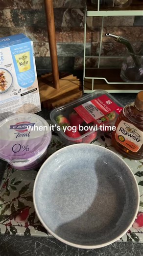 Delicious Yogurt Bowl Recipe for Sweet Treat Lovers