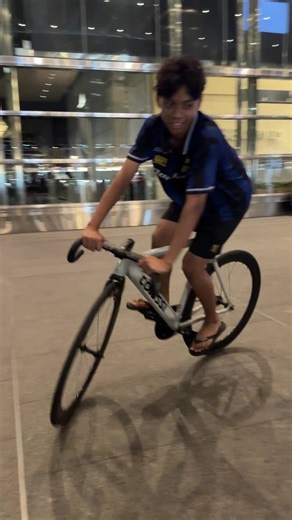 Exploring the FNC and Team Aeroworks at Speedway: A Bike Journey