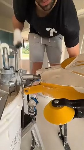 9.3K views · 75 reactions | Scraping putty on stilts, all kinds of efficient tools are easier to use. | Kfo Tech | Facebook