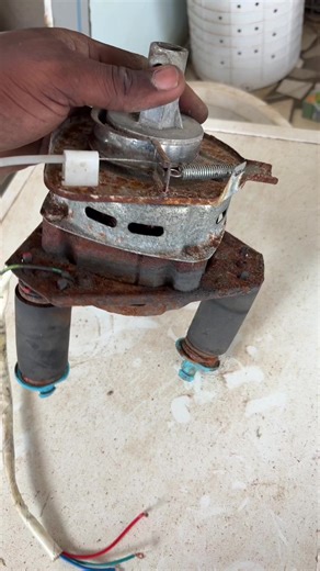 Le bac essorage de ta machine semi automatique se bloque ? Émet du bruit ? Ne tourne pas droit ? Nous sommes là ! Nul: 0456592900\t#QuestionsMachineALaver \t#ConseilsReparationLaveLinge #ProblemeMachineALaver #AstucesElectromenager\t#ExpertLaveLinge @Sociam Cosmos @D.CONSTRUCTION MÉTALLIQUE🧑‍🏭 @NASCO Electronics