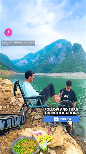 Fisherman without hands catches fish adeptly | Fabiosa Digest