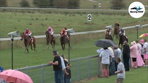 It was back-to-back Braidwood Cups for the John Rolfe-trained Off Shaw, ridden by apprentice Sinead Peebles, as the gelding scored a 3-3/4 length win over Walk Up Start in the 2025 edition with Spats Pav Bowie in third. Catch the full replay 👇 | Racing NSW