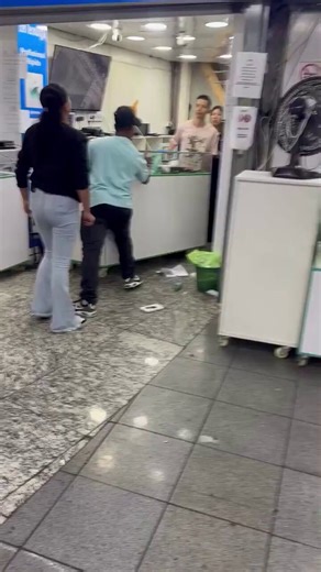 Lo bueno de Brasil es que por su propio capital humano está destinado a ser una colonia, ya sea de los anglosajones, chinos, europeos, árabes, o de sus propios vecinos.Espero China se las haga pagar.