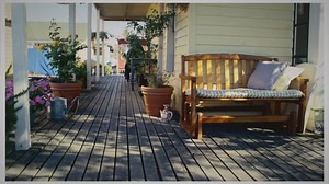 16 Stunning Deck Decorating Ideas on A Budget (With Pictures)