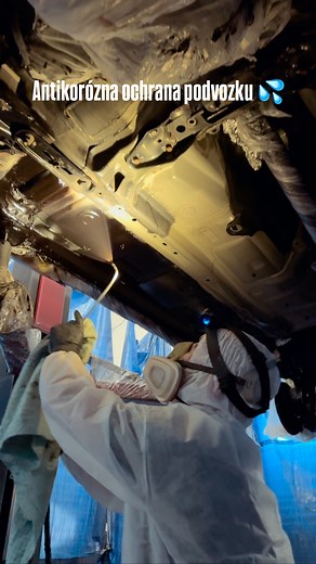 Spoľahlivá ochrana začína tu – aplikácia Dinitrol 4941 na podvozok 💪 #auto #noveauto #newcar #carlife #carcare #udrzbavozidla #autoservis #osetreniepodvozku #ochranapodvozku #nastrekpodvozku #osetreniedutin #4x4 #offroad #veterany #youngtimer #technology #carservices #toyota #trnava #bratislava #slovakia | Antikorózne centrum Trnava