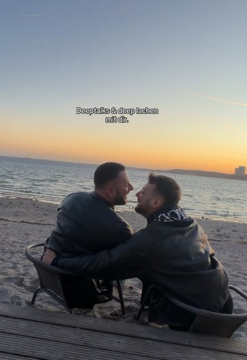 Seltene Momente der Liebe am Meer genießen