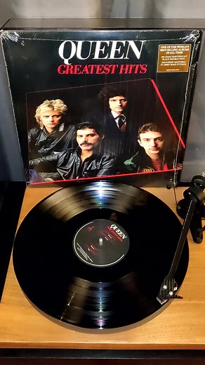 Queen's Greatest Hits Collection: Iconic Rock Anthems