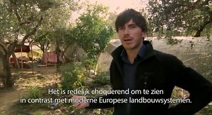 Simon Reeve trekt van het prachtige Peloponnesos-schiereiland in het zuiden naar een deel van Griekenland waar landbouwers in mensonwaardige omstandigheden leven en werken. Is dit Europa? Vanavond om 21u05 het tweede deel van 'Greece with Simon Reeve' op Canvas en online: http://cnv.as/greecesimonreeve | VRT Canvas