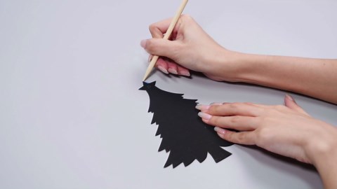 WATINC 60pcs Christmas Tree Scratch Paper Art Ornaments DIY Xmas Party Scratch off Card Hanging Craft Magic Drawing Coloring Sheet Set with Stick for Kids Gifts Home Activities School Decor