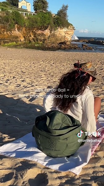Turtle-Ball: La bolsa de playa que se convierte en lounger