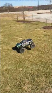 X-Maxx Flipping off jump ramp Traxxas