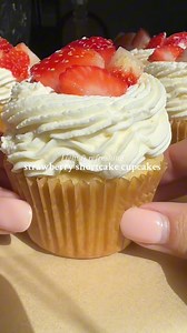 Light, delicate, delicious strawberry shortcake cupcakes 🍰🍓 #easyrecipe #simplerecipe #strawberryshortcake #strawberrycupcakes #bakinglove #bakingrecipe #cupcakelove | Feed Annna