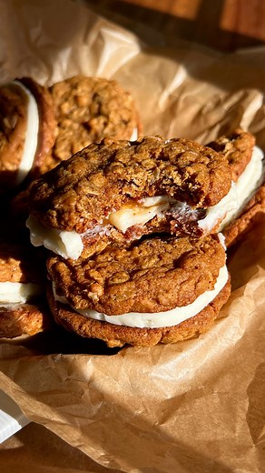 SALTED CARAMEL GINGERBREAD OATMEAL CREAM PIES The Christmas cookie of my DREAMS 🎄😭 Recipe below OR comment ‘GINGERBREAD’ to get the recipe sent to you 🤎 #Recipe Details (makes 9-10): Gingerbread Oatmeal Cookies: - 1/2 cup salted butter, softened - 3/4 brown sugar, preferably dark - 1/4 cup molasses - 1 egg, room temp - 1 tsp vanilla extract - 1 cup old-fashioned rolled oats - 1 1/2 cups all-purpose flour - 1 tsp baking soda - 1 tsp ground ginger - 1 tsp ground cinnamon - 1/4 tsp ground cloves